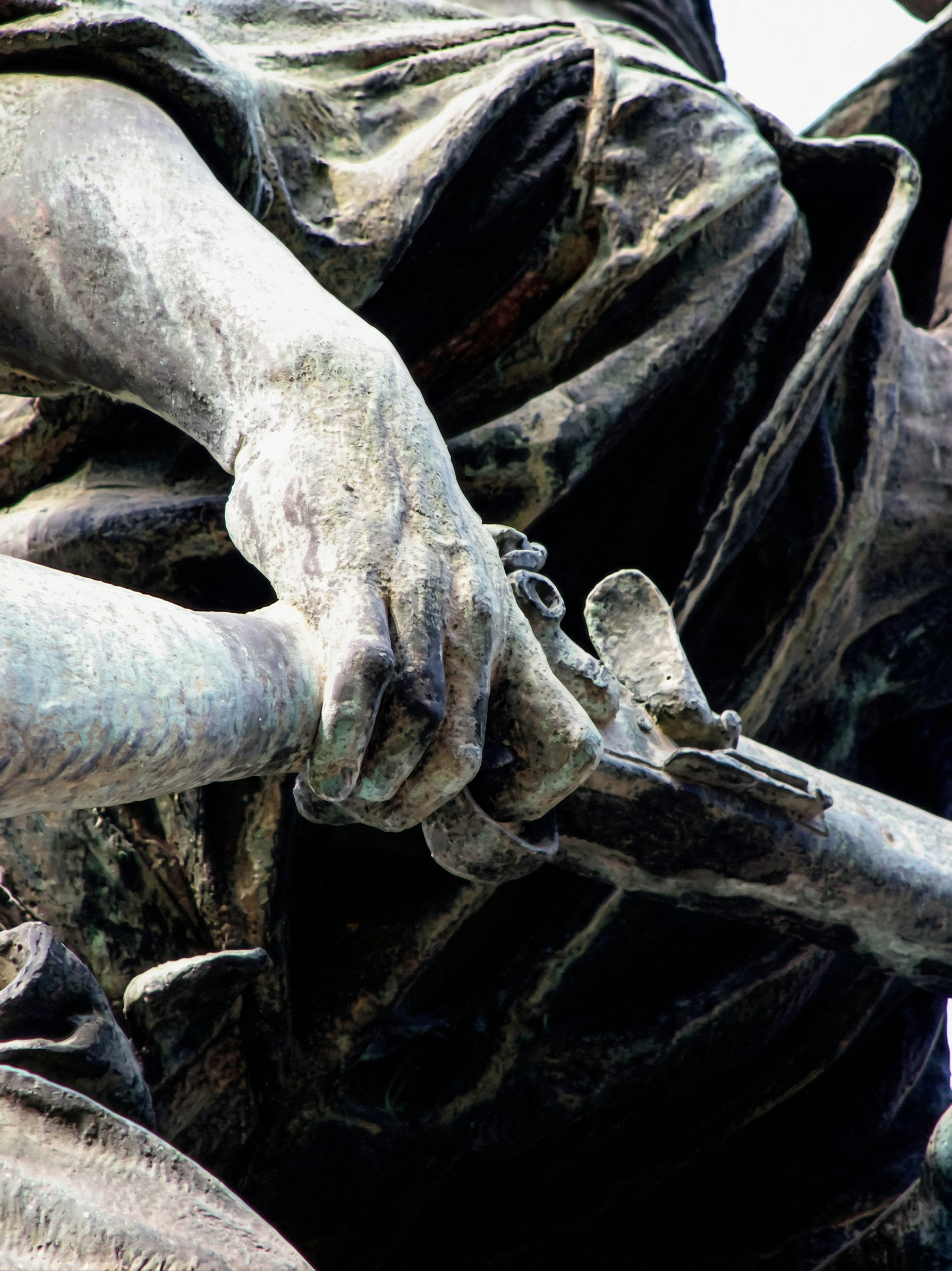 Detall del Monument als Defensors de Girona