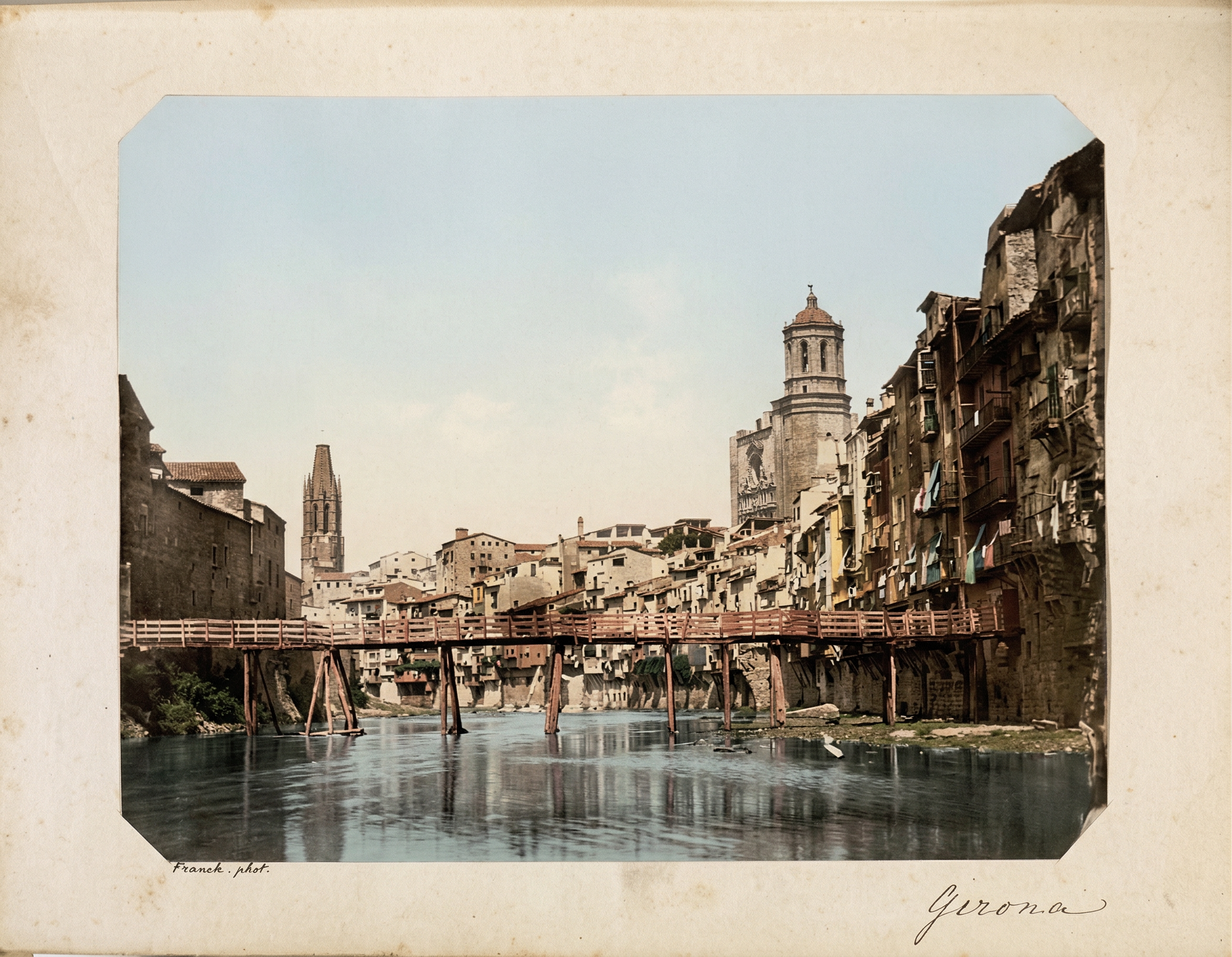 El riu Onyar i el pont de les Palanques Vermelles